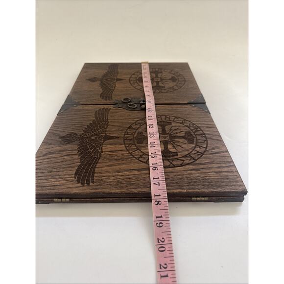 Dungeon Master Etched Wooden Folding DM Screen Dungeons & Dragons DnD Role Play - Picture 10 of 11